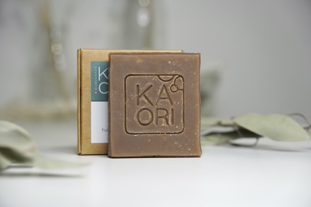 Savon solide KAORI surgras végétal à l'huile d'argan avec son emballage cartonné zero plastique pour moins de déchet